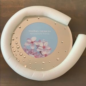 Round 4x4 picture frame brand new